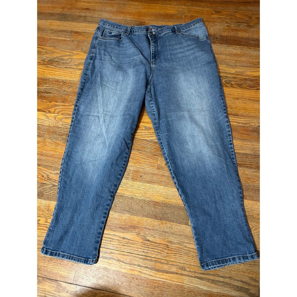 Gloria Vanderbilt 22W